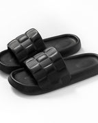 40to41 / A743 Black