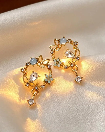 No Piercing Ear Clips Women - Retro French White Petal Flower Teardrop Pearl Clip on Earrings Elegant Gentle Daily Party Jewelry