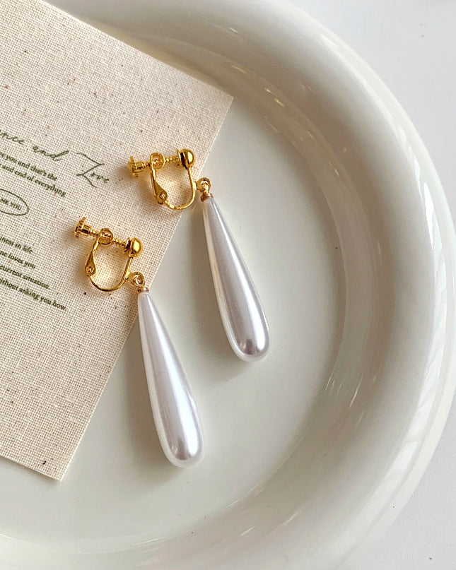 No Piercing Ear Clips Women - Retro French White Petal Flower Teardrop Pearl Clip on Earrings Elegant Gentle Daily Party Jewelry