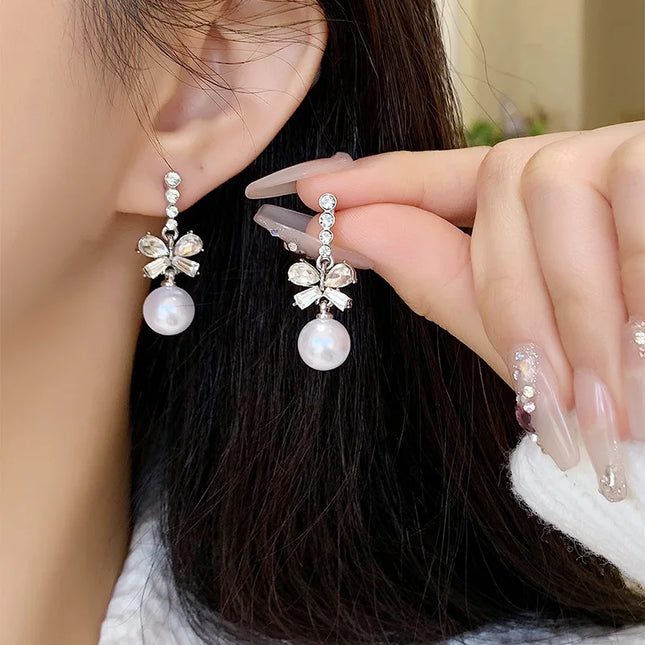 No Piercing Ear Clips Women - Retro French White Petal Flower Teardrop Pearl Clip on Earrings Elegant Gentle Daily Party Jewelry