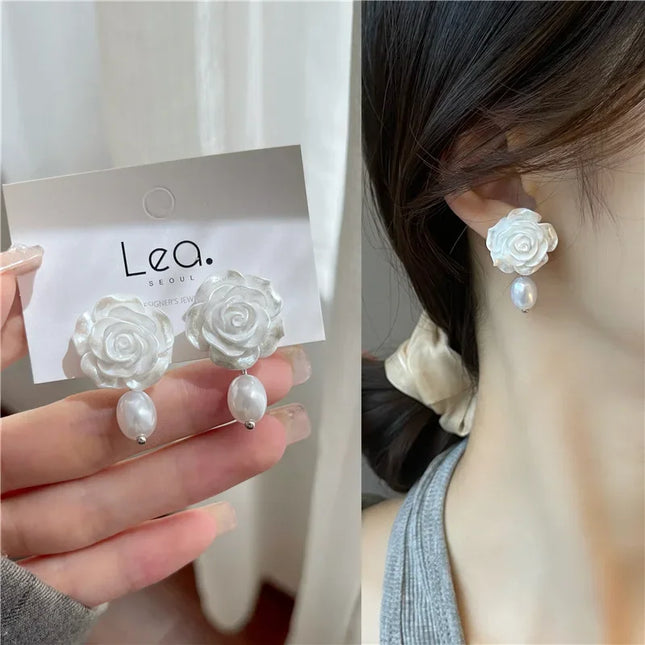 No Piercing Ear Clips Women - Retro French White Petal Flower Teardrop Pearl Clip on Earrings Elegant Gentle Daily Party Jewelry