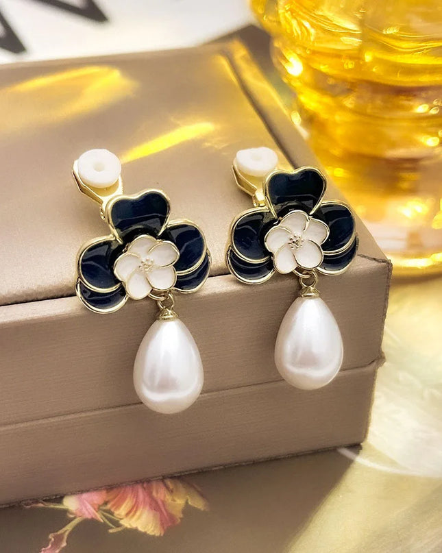 No Piercing Ear Clips Women - Retro French White Petal Flower Teardrop Pearl Clip on Earrings Elegant Gentle Daily Party Jewelry