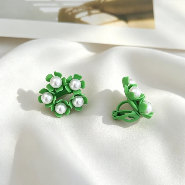No Piercing Ear Clips Women - Retro French White Petal Flower Teardrop Pearl Clip on Earrings Elegant Gentle Daily Party Jewelry