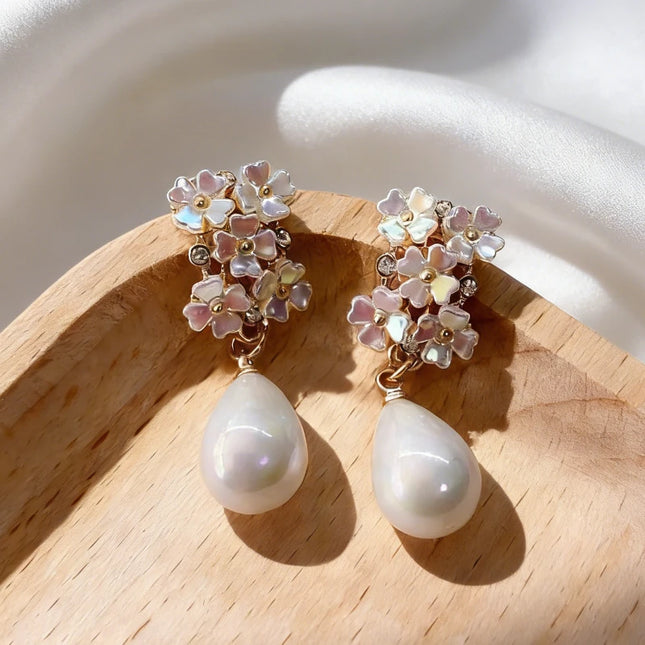 No Piercing Ear Clips Women - Retro French White Petal Flower Teardrop Pearl Clip on Earrings Elegant Gentle Daily Party Jewelry