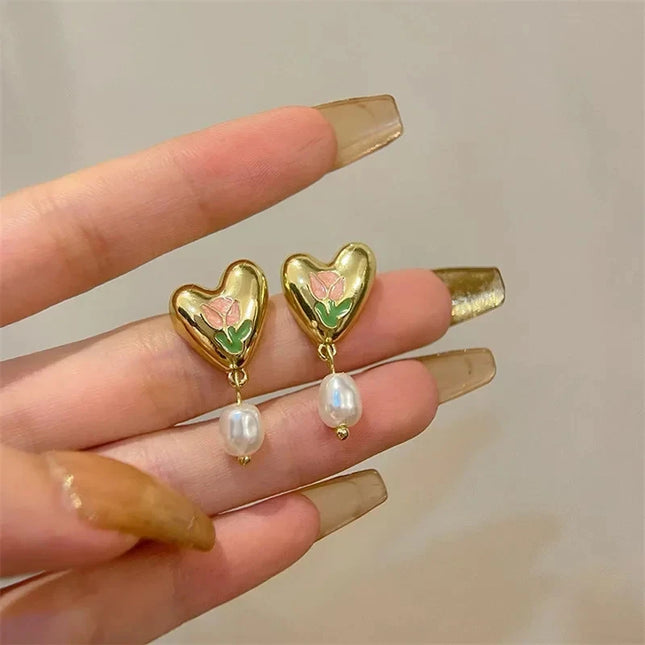 No Piercing Ear Clips Women - Retro French White Petal Flower Teardrop Pearl Clip on Earrings Elegant Gentle Daily Party Jewelry