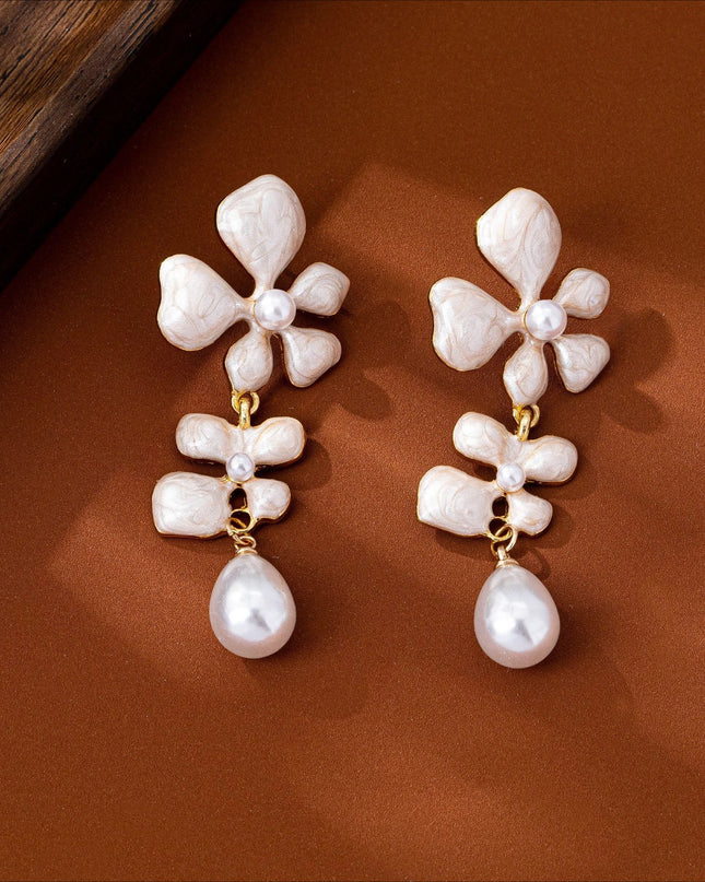 No Piercing Ear Clips Women - Retro French White Petal Flower Teardrop Pearl Clip on Earrings Elegant Gentle Daily Party Jewelry