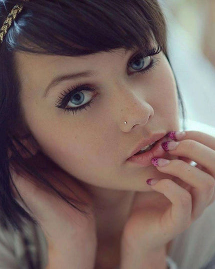 Bright Zircon Nose Ring India Women Fashion Jewelry 18G Small Nose Stud G23 Titanium Nose Wing Piercing Jewelry Body Accessories