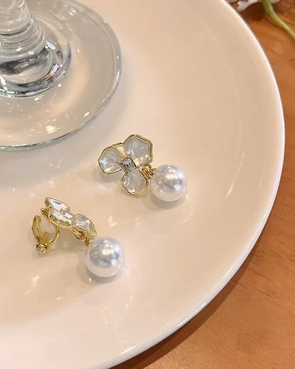 No Piercing Ear Clips Women - Retro French White Petal Flower Teardrop Pearl Clip on Earrings Elegant Gentle Daily Party Jewelry