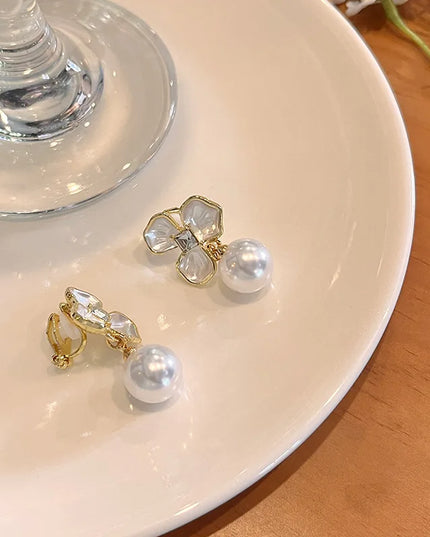 No Piercing Ear Clips Women - Retro French White Petal Flower Teardrop Pearl Clip on Earrings Elegant Gentle Daily Party Jewelry